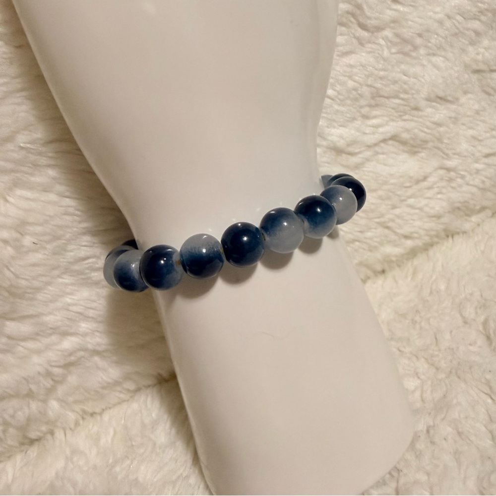 Chic Blue Agate Bracelet with Gold Piyao or Pixiu - Picture 3 of 5